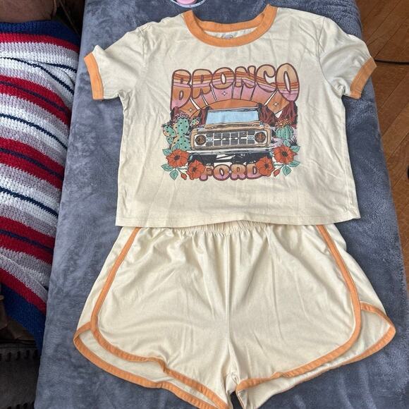 Ford Pants - Ford shirt and shorts set size medium
